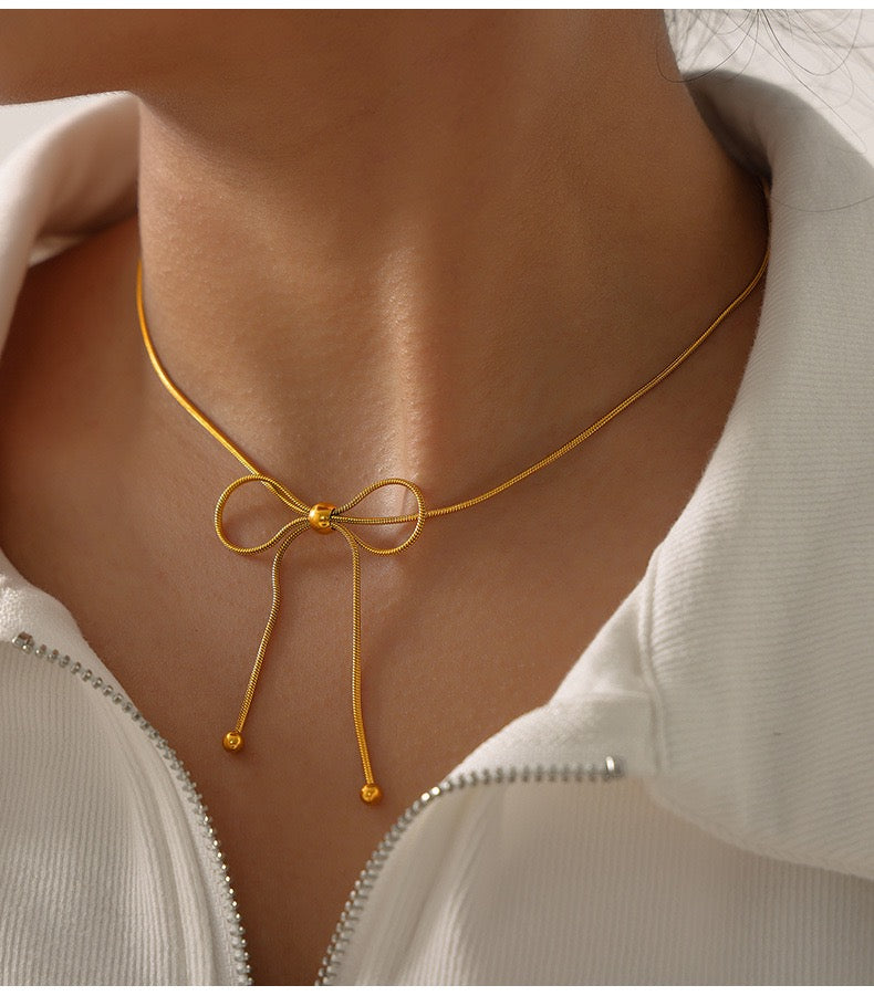 Bow Necklace