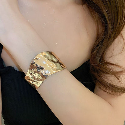 Asymmetrical Hammered Handcuff