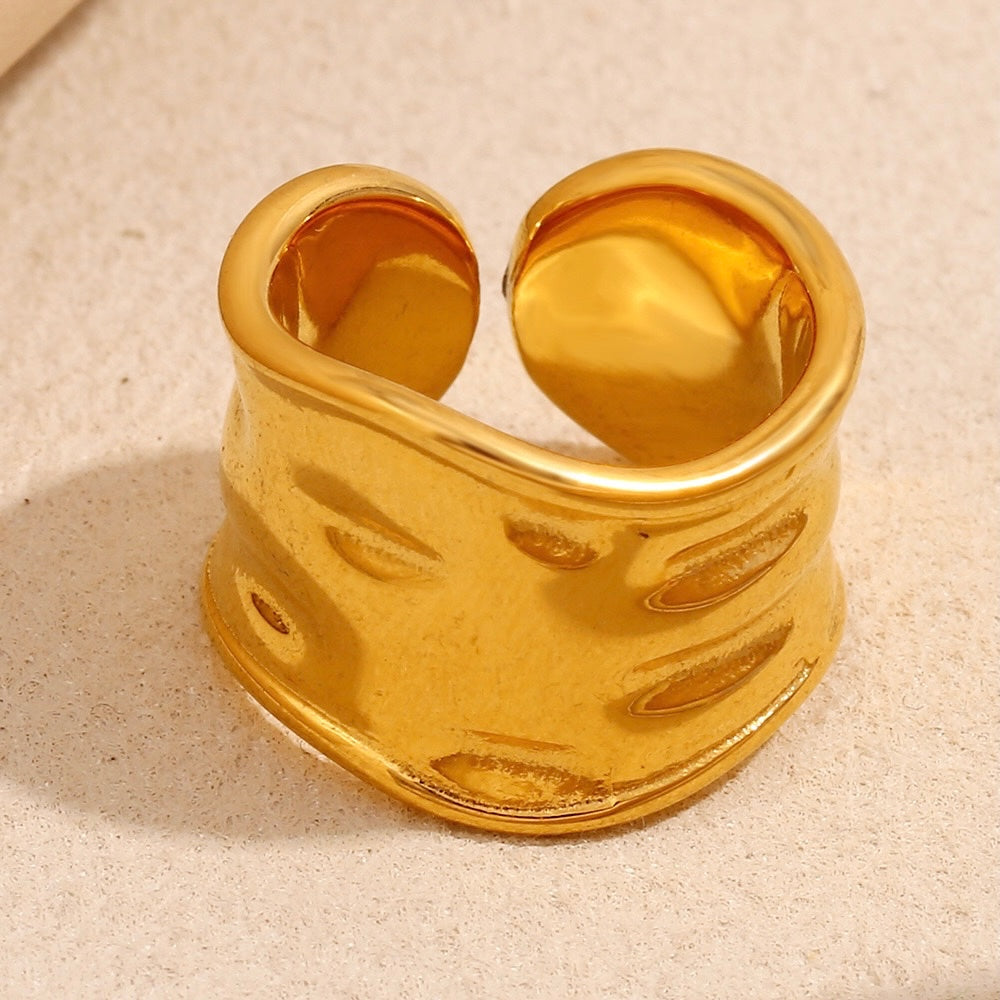 She’s got attitude! Ring
