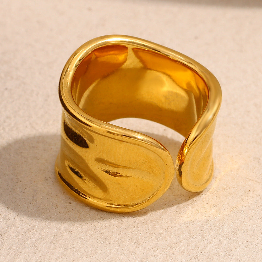 She’s got attitude! Ring
