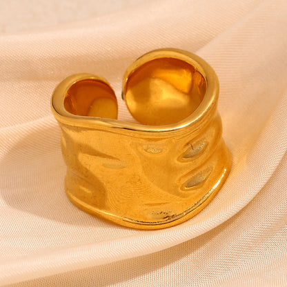 She’s got attitude! Ring