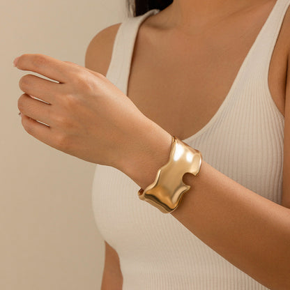 Alexa Curved Metal Handcuff