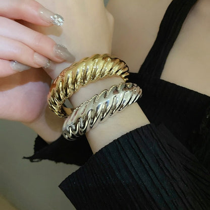 Boss Babe Twisted Handcuff