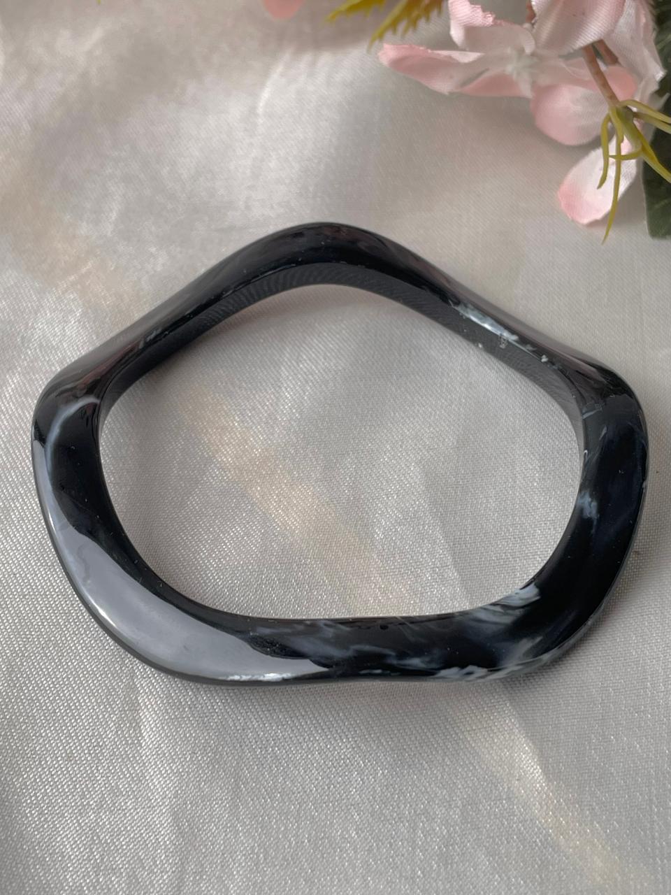 Curvy-Groovy Acrylic Bangle