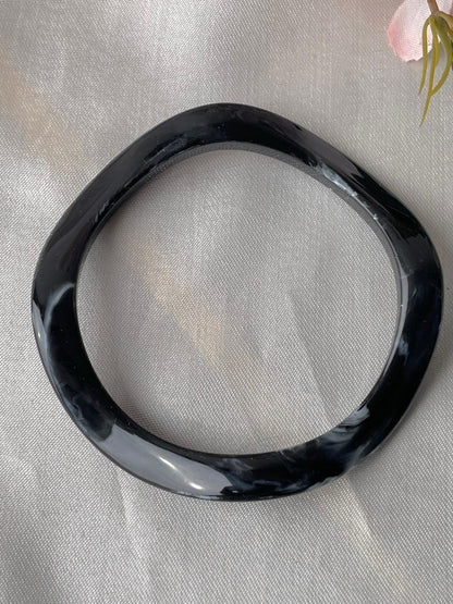 Curvy-Groovy Acrylic Bangle
