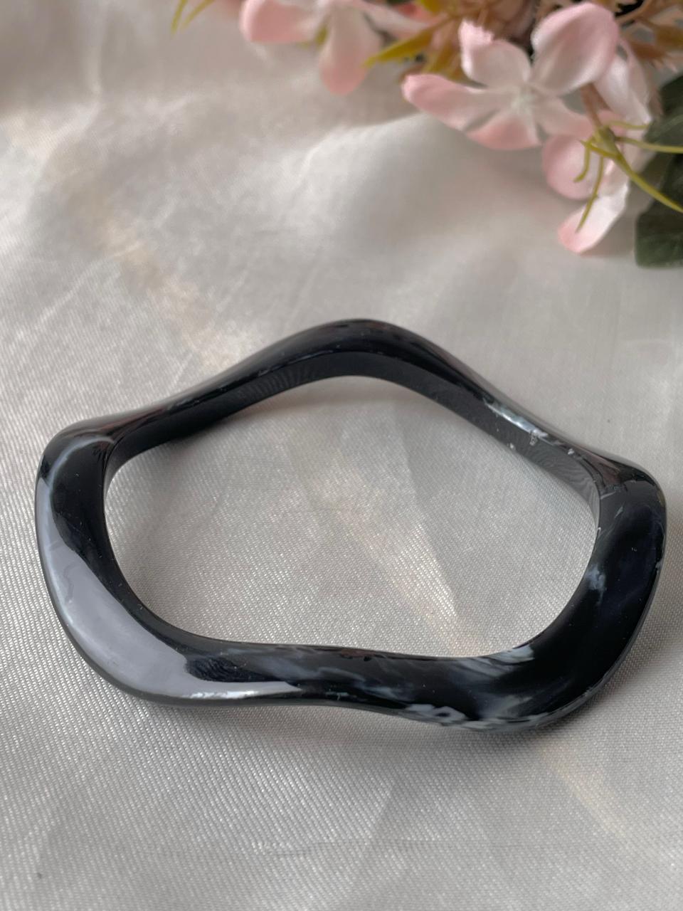 Curvy-Groovy Acrylic Bangle
