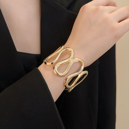 Wavy Statement Handcuff